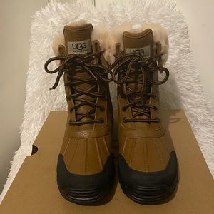 UGG Adirondack Boot Short II
